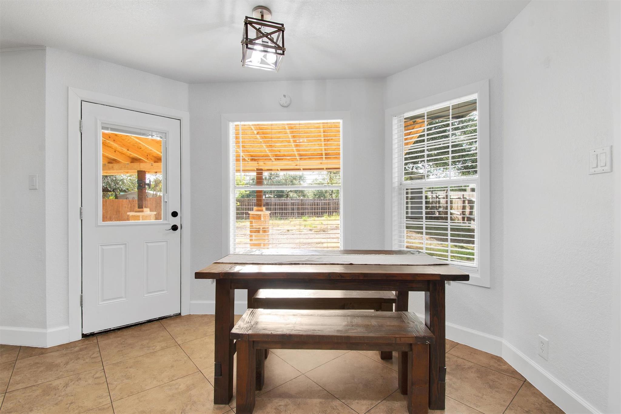 915 Tanglewood Dr, Leander, TX 78641