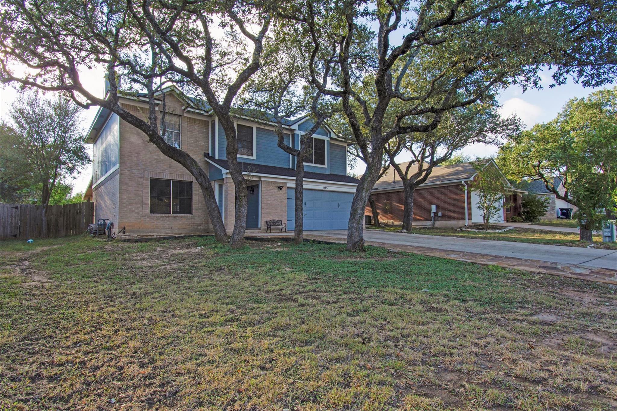 915 Tanglewood Dr, Leander, TX 78641