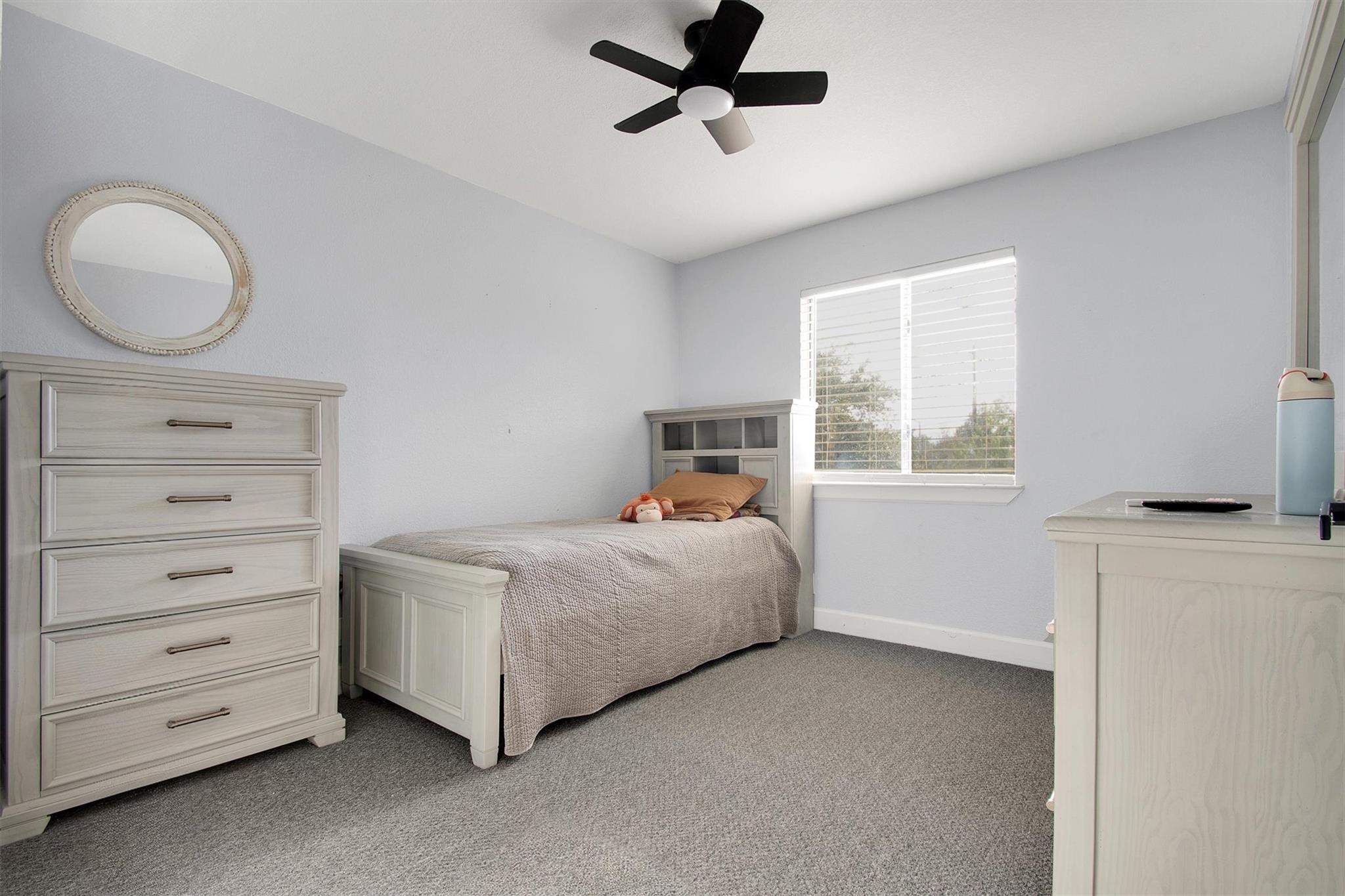 915 Tanglewood Dr, Leander, TX 78641