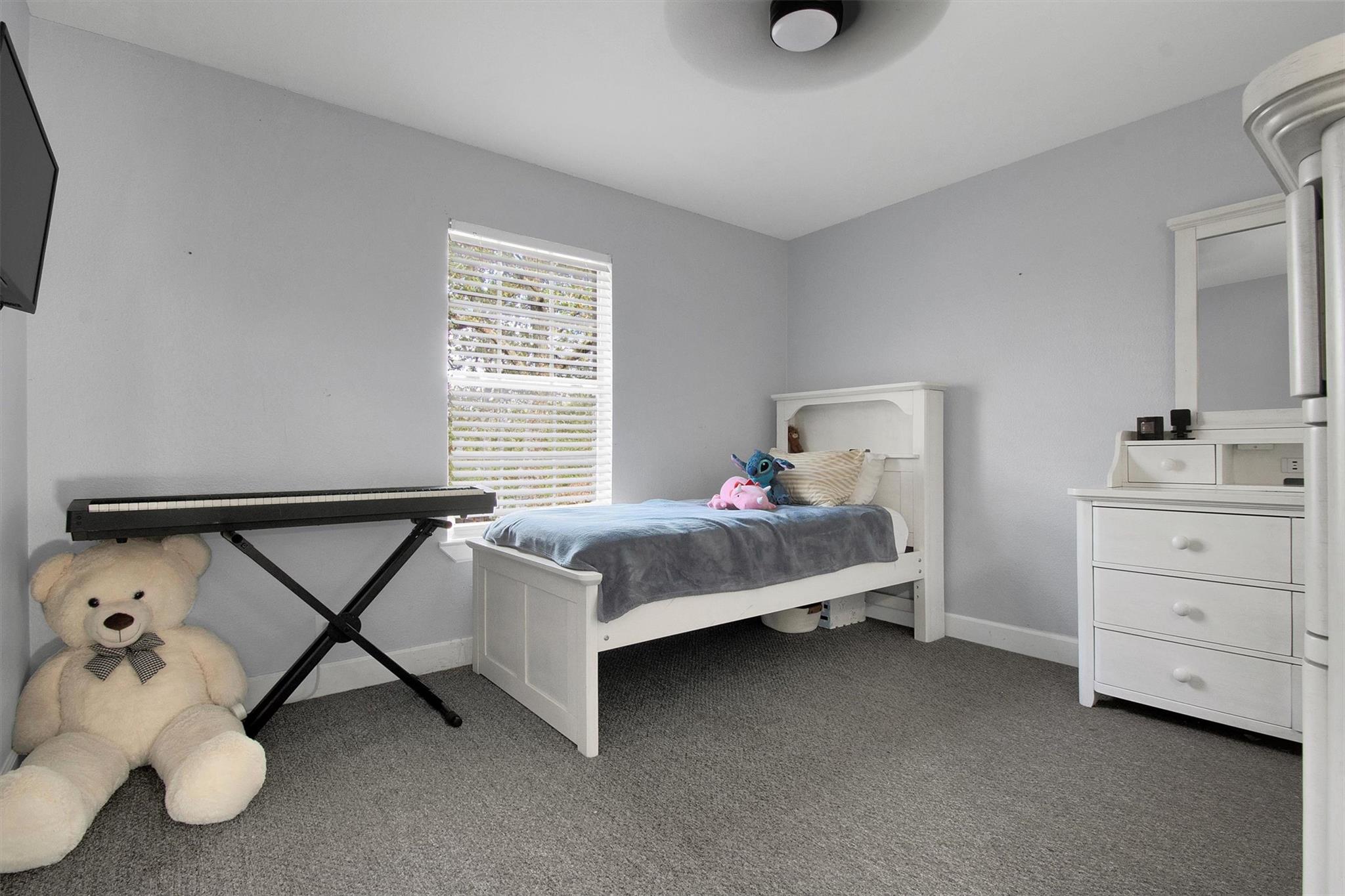 915 Tanglewood Dr, Leander, TX 78641