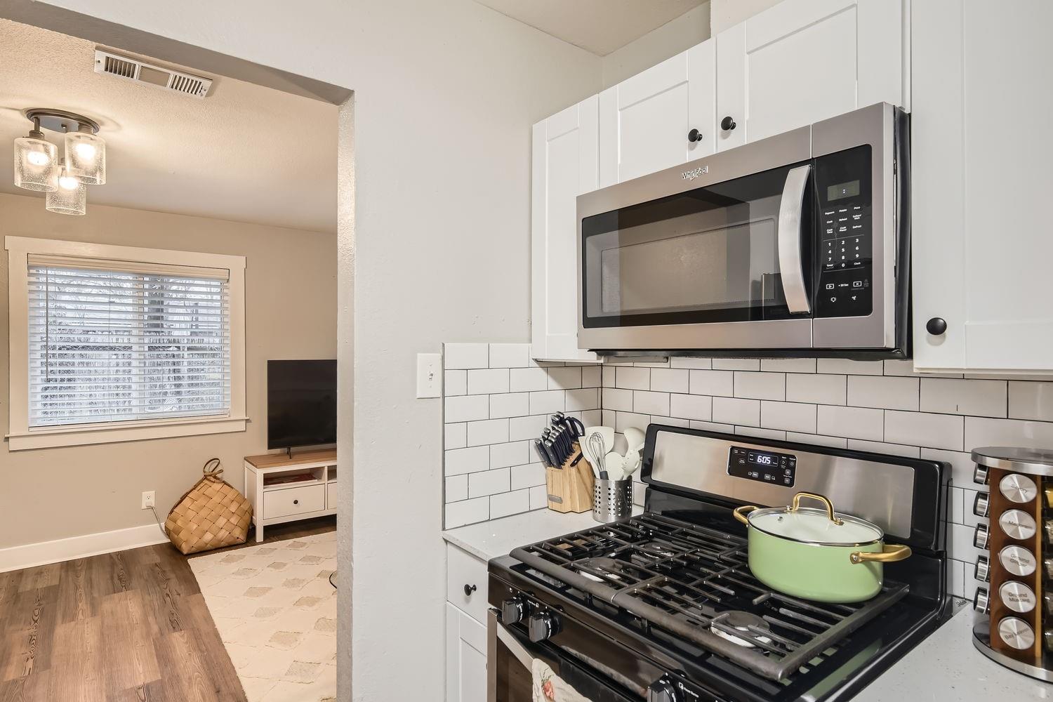 6108 Calmar Cv # B, Austin, TX 78721