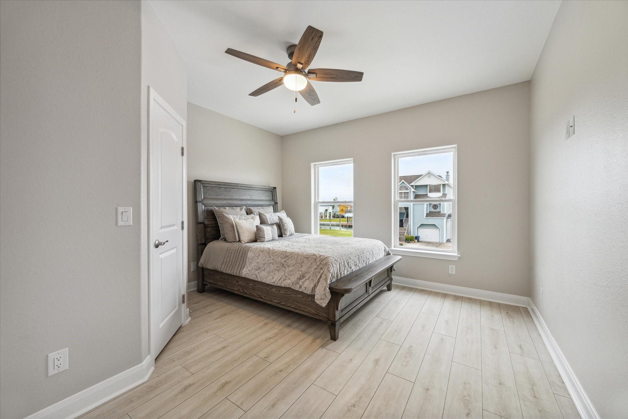 230 Bora Bora Dr, Galveston, TX 77554