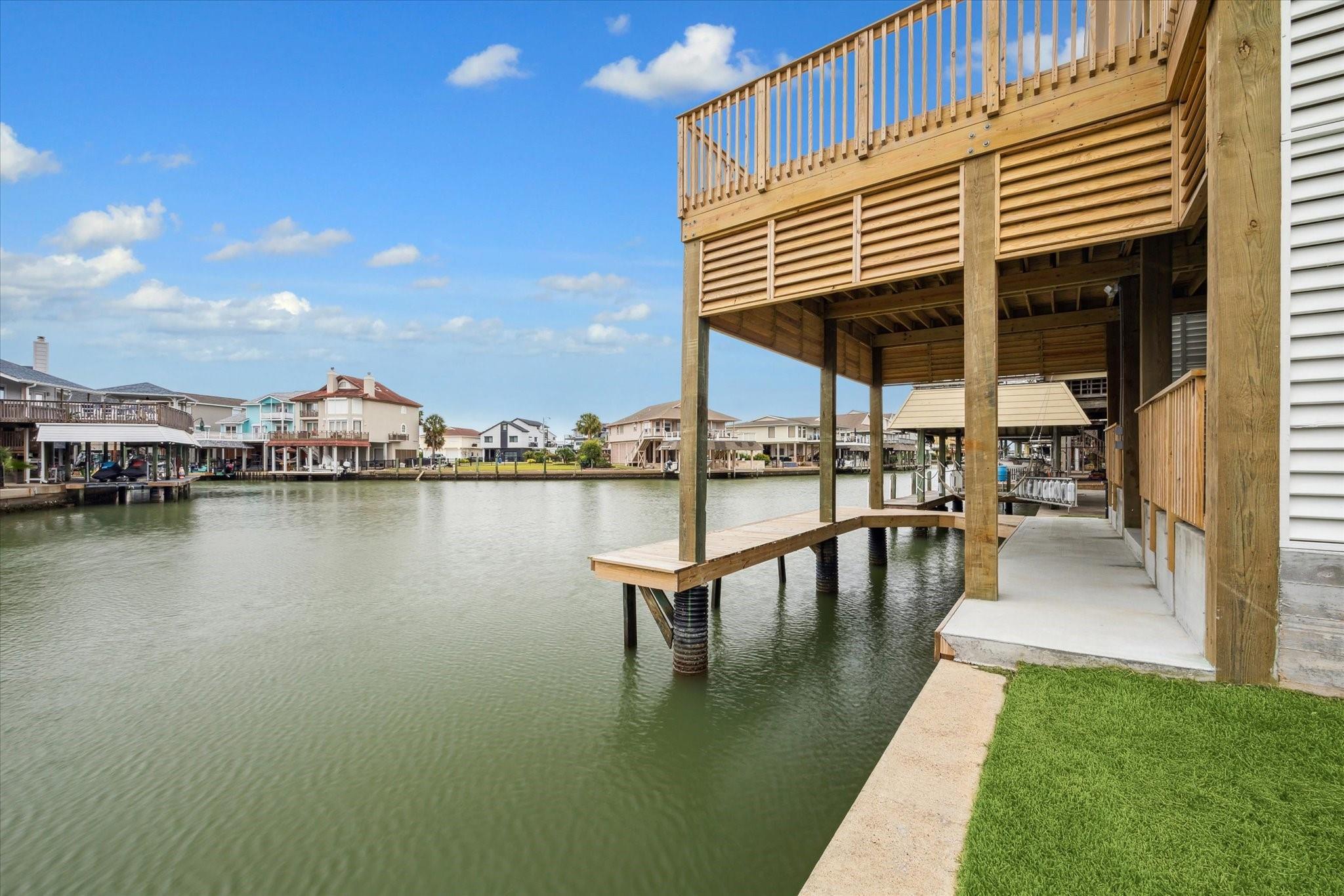 230 Bora Bora Dr, Galveston, TX 77554