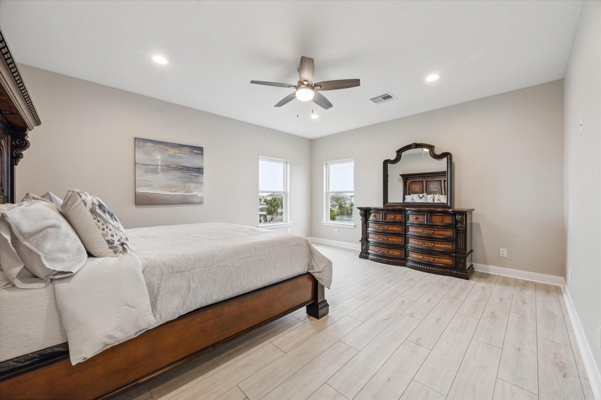 230 Bora Bora Dr, Galveston, TX 77554