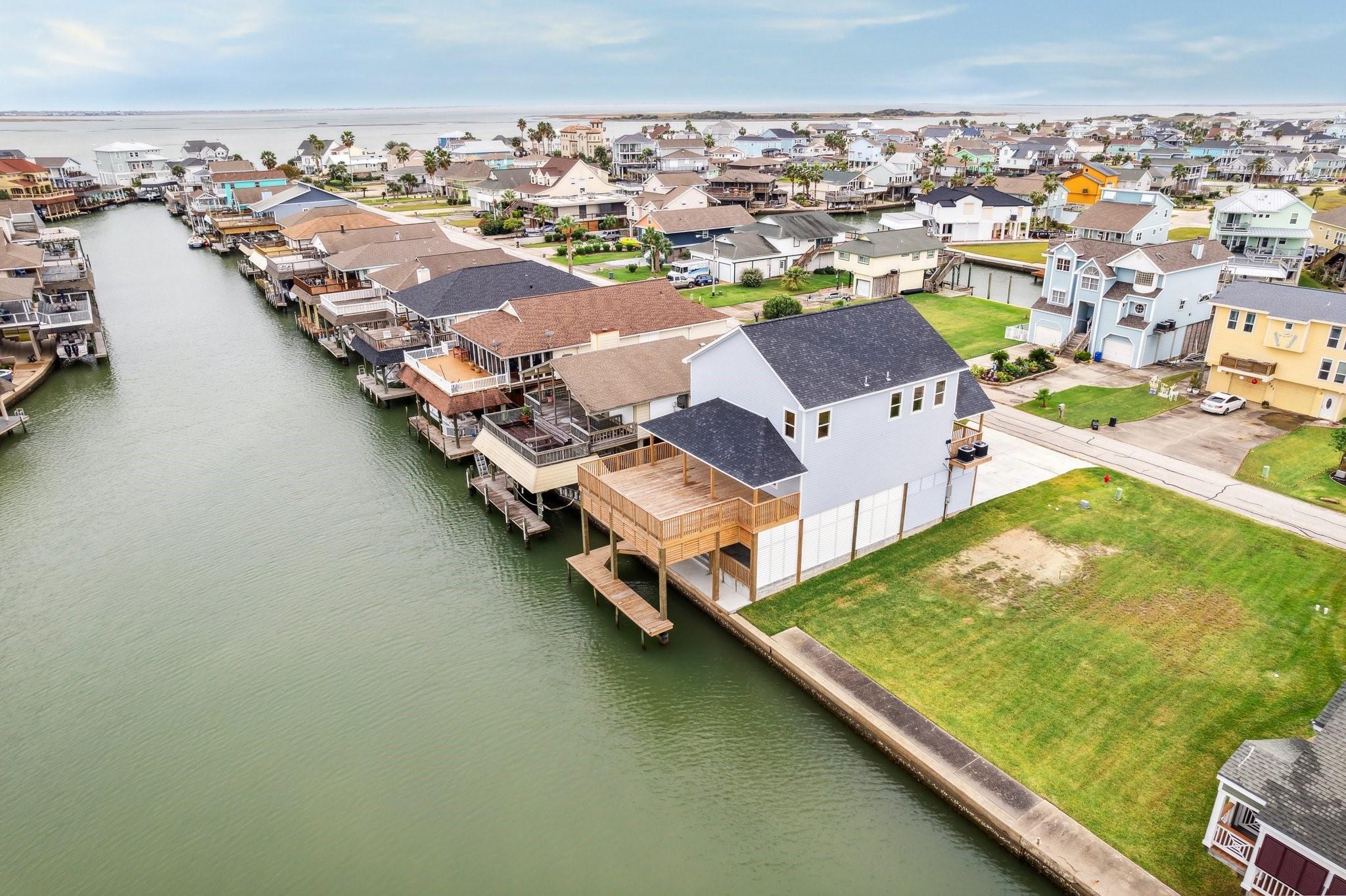 230 Bora Bora Dr, Galveston, TX 77554