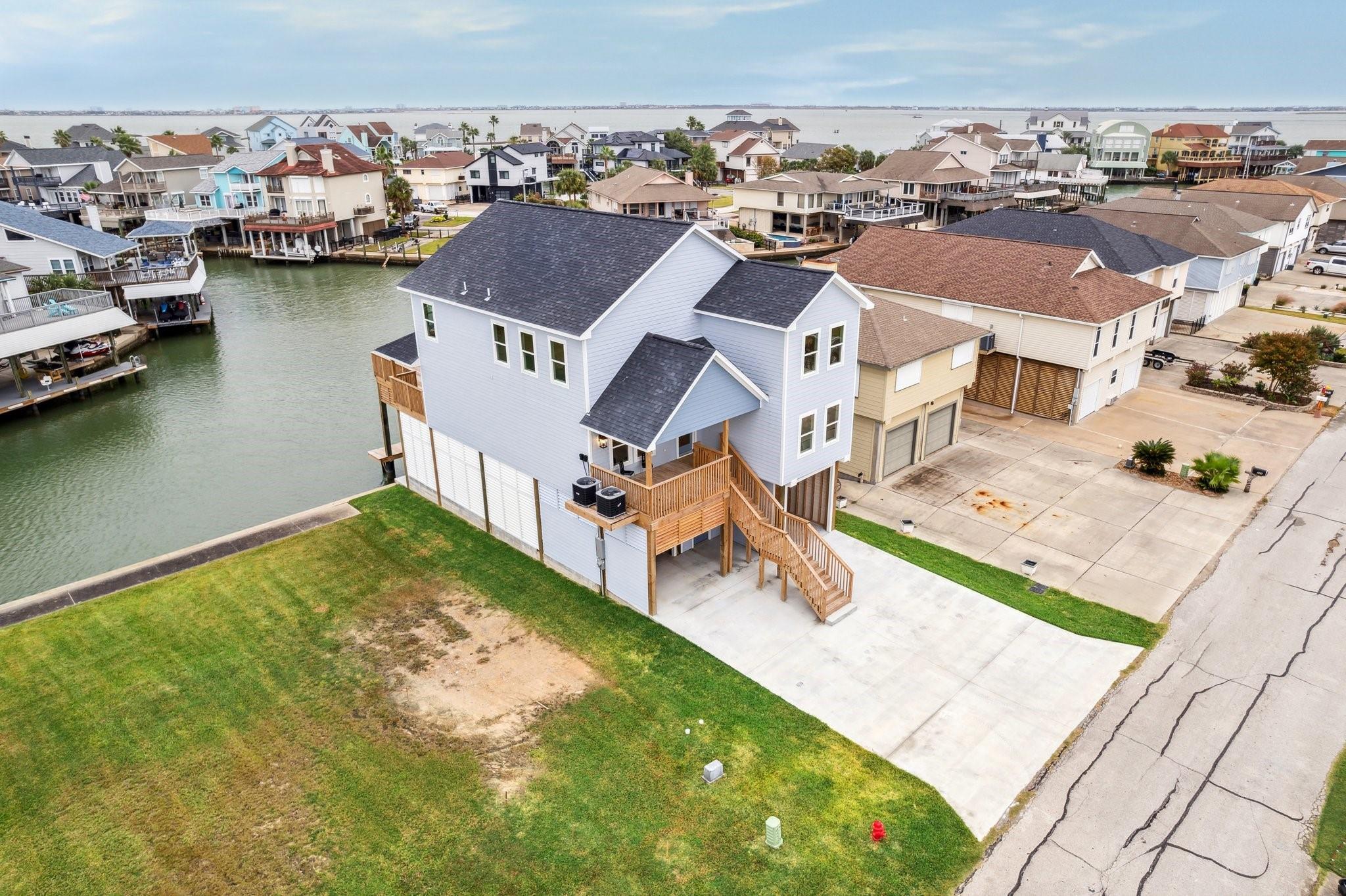 230 Bora Bora Dr, Galveston, TX 77554