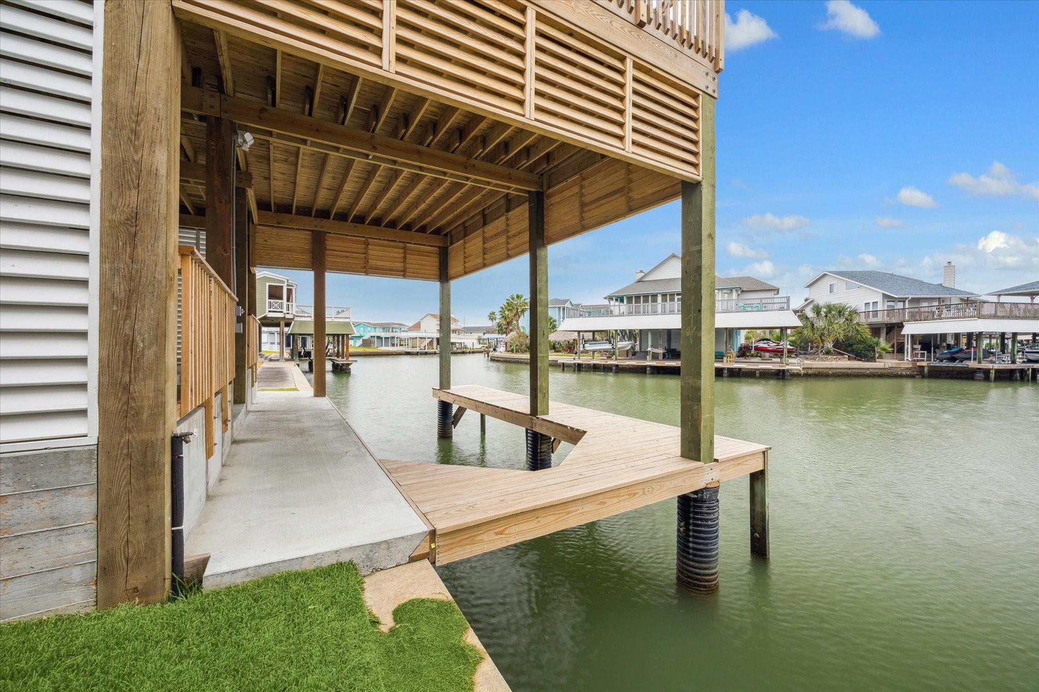 230 Bora Bora Dr, Galveston, TX 77554