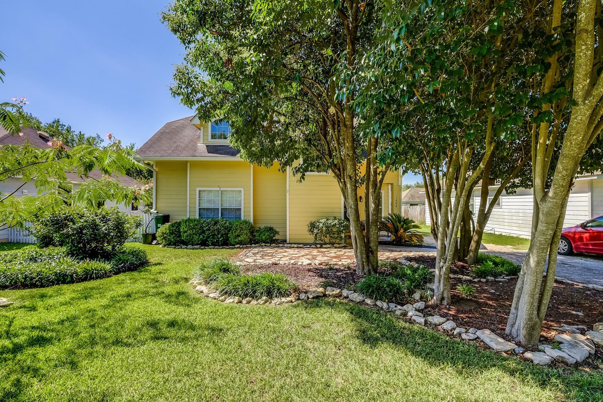 1504 E 19th St, Georgetown, TX 78626