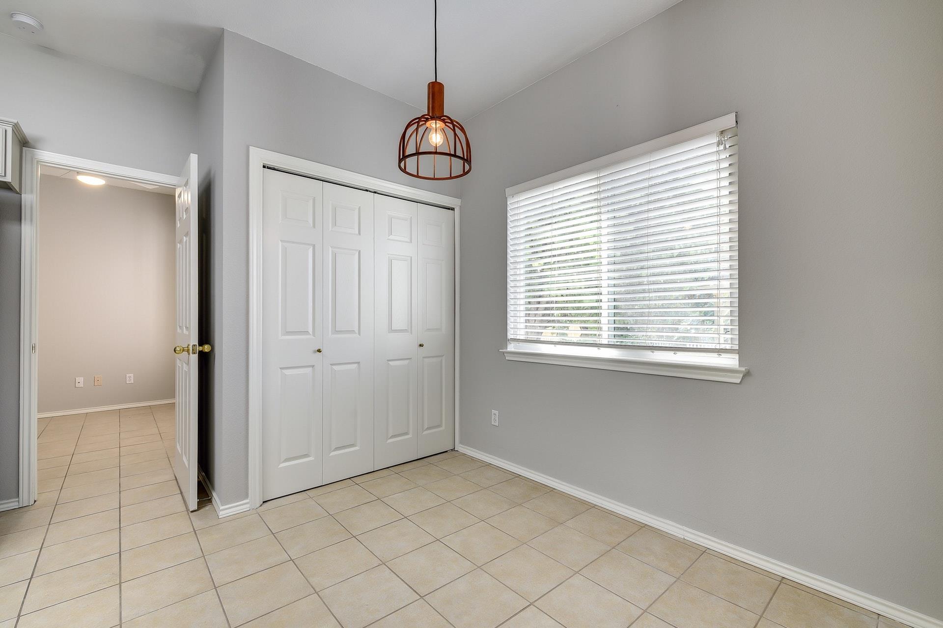 1504 E 19th St, Georgetown, TX 78626