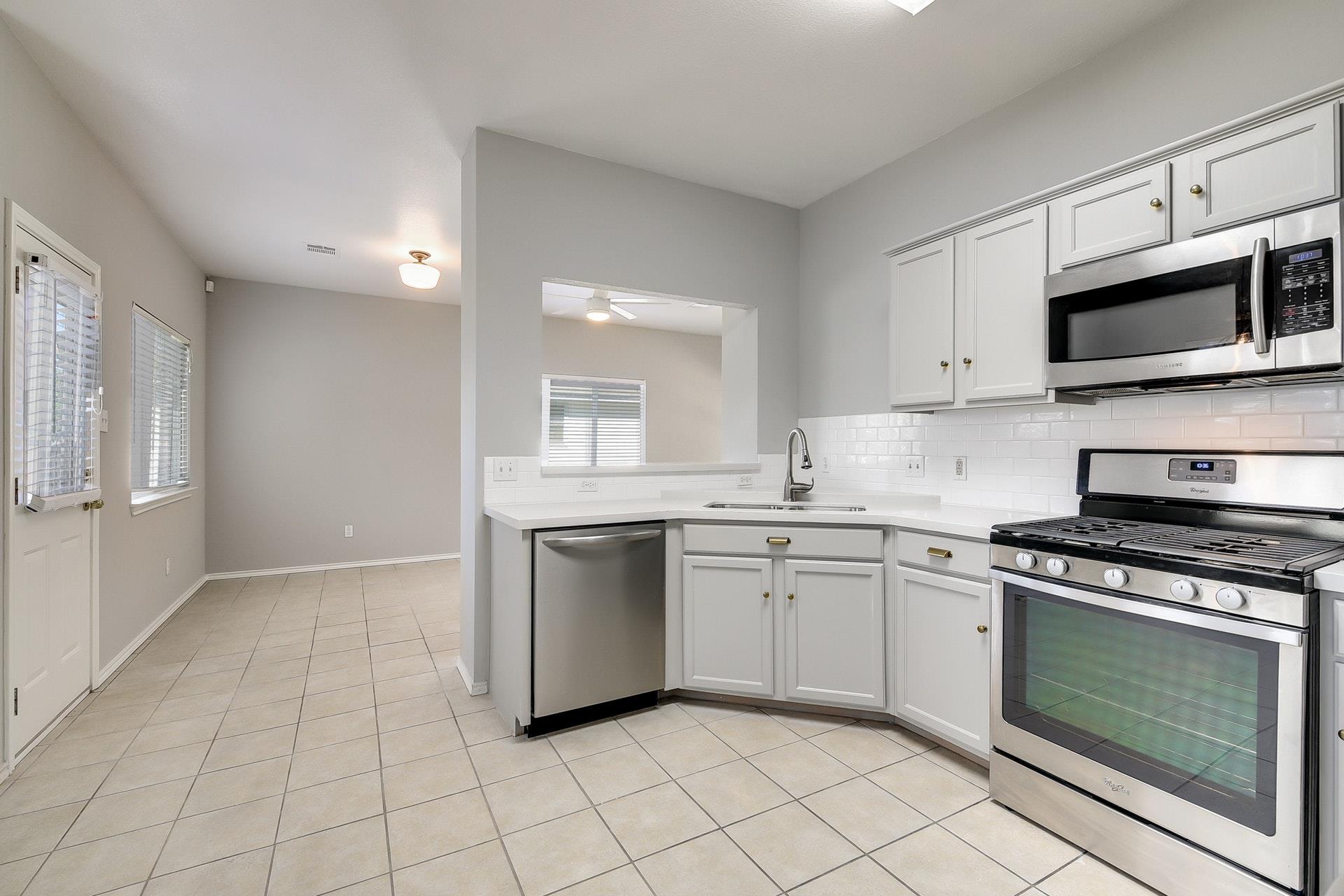 1504 E 19th St, Georgetown, TX 78626