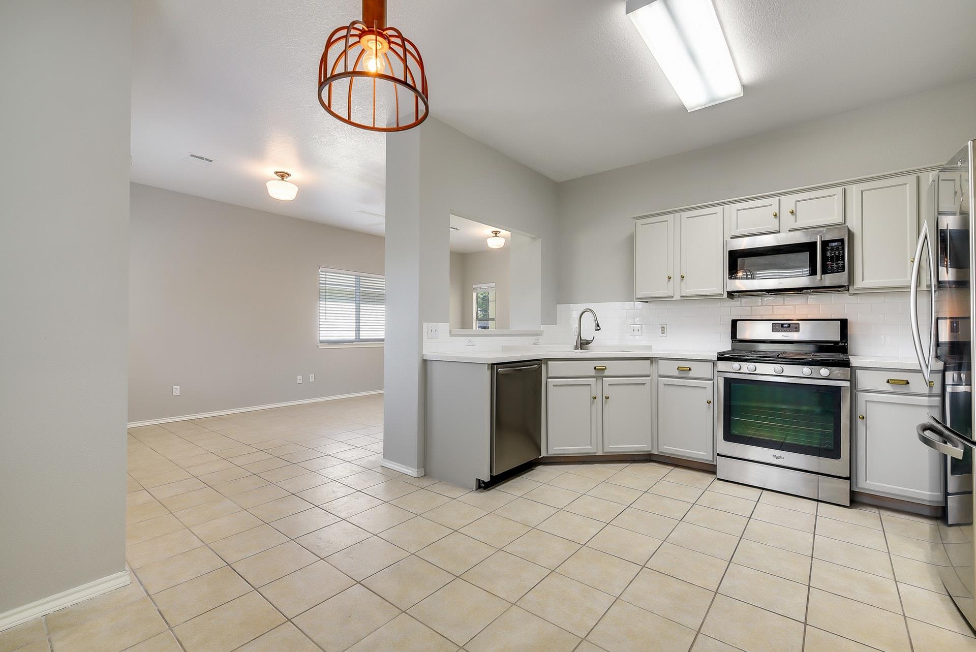 1504 E 19th St, Georgetown, TX 78626