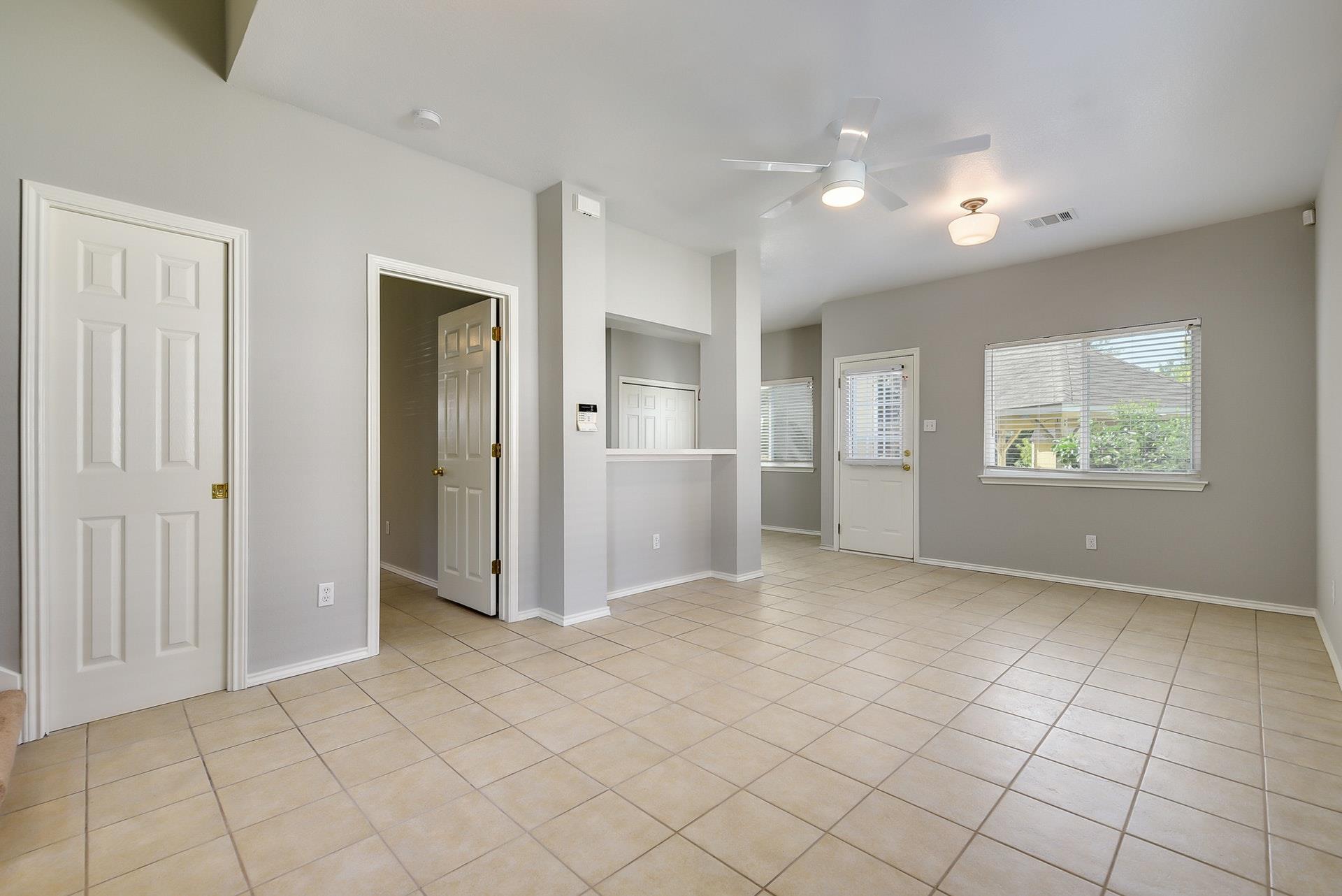 1504 E 19th St, Georgetown, TX 78626