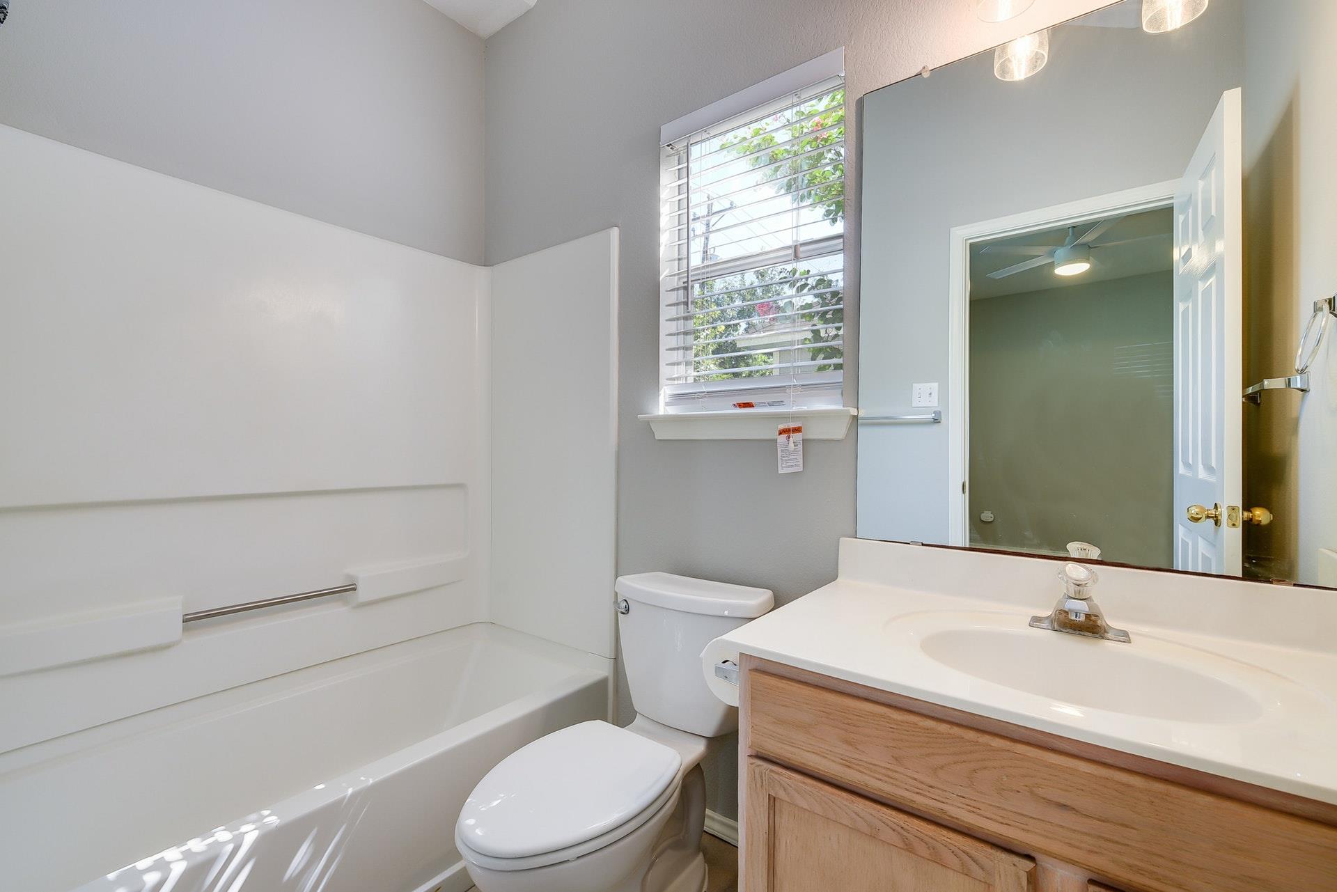 1504 E 19th St, Georgetown, TX 78626