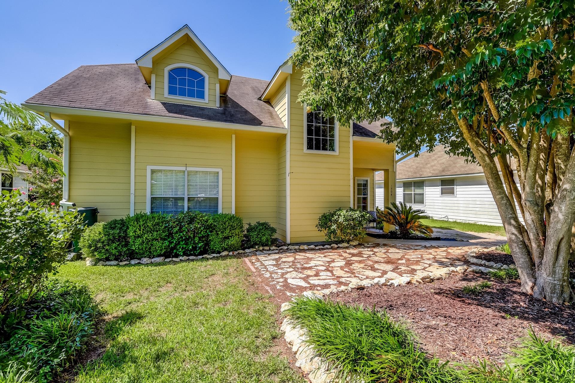 1504 E 19th St, Georgetown, TX 78626