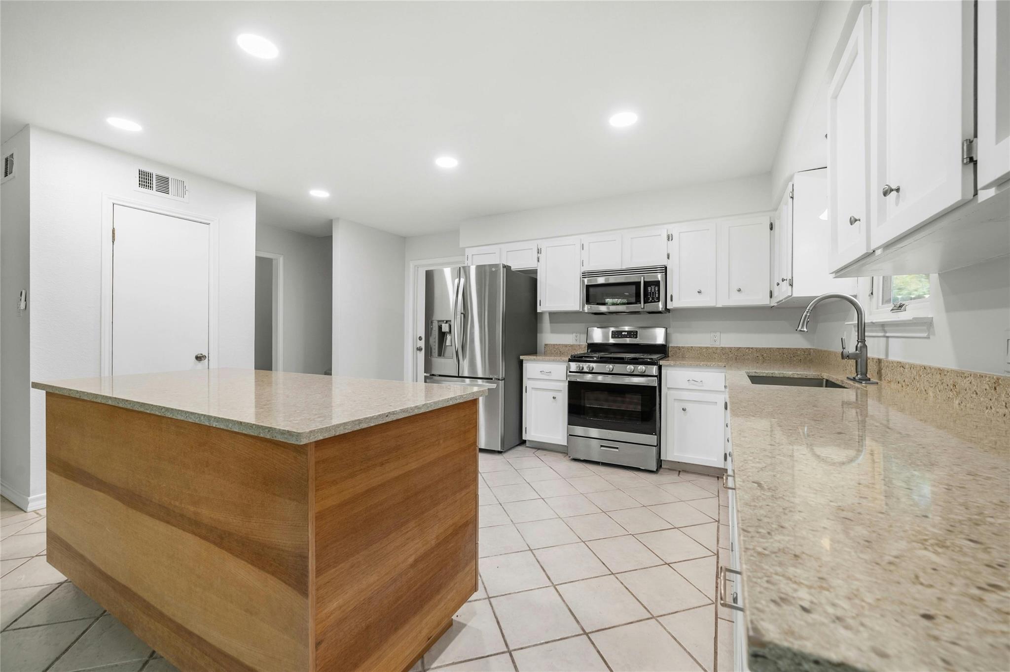 10255 Missel Thrush Dr, Austin, TX 78750