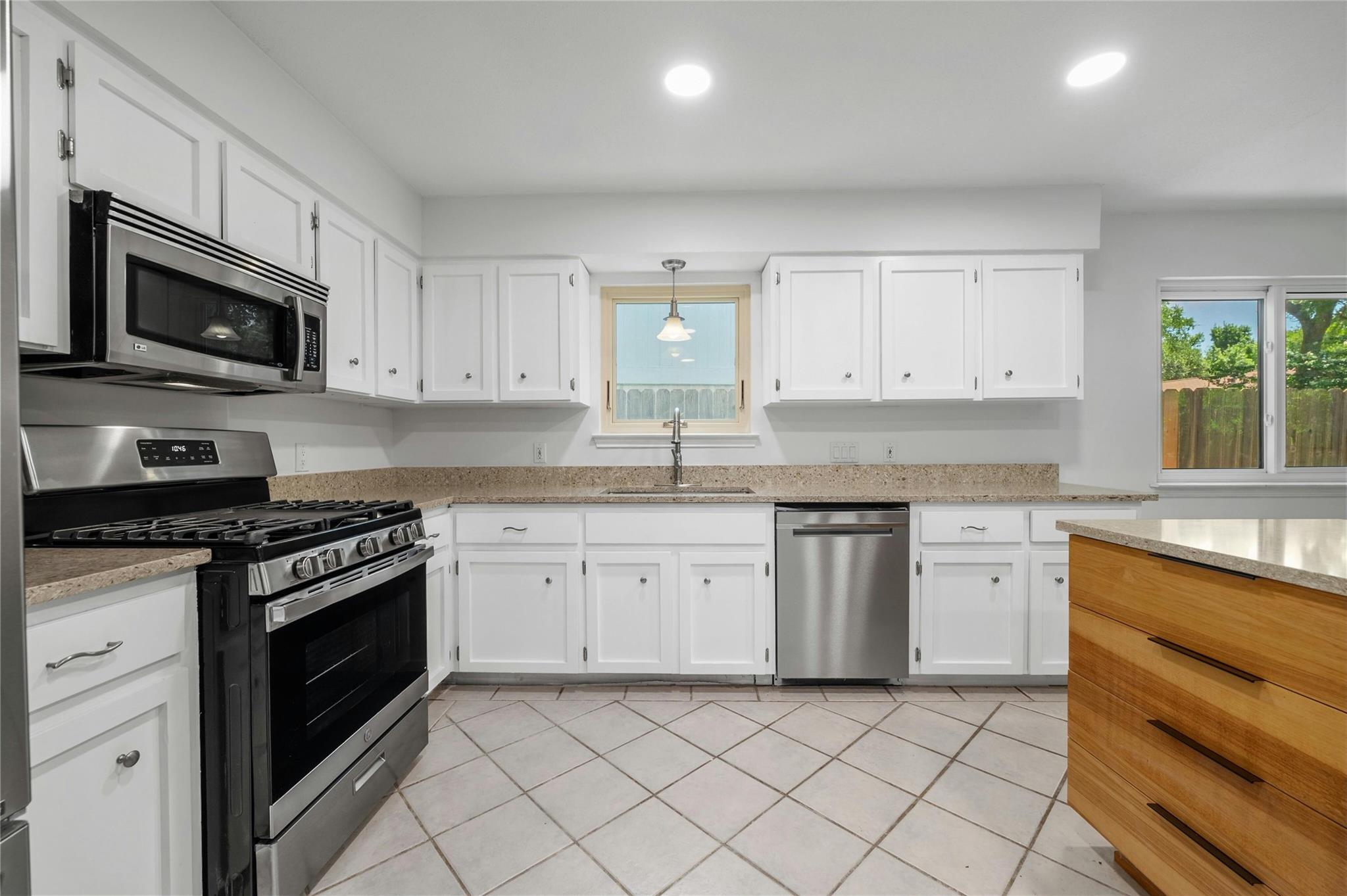 10255 Missel Thrush Dr, Austin, TX 78750