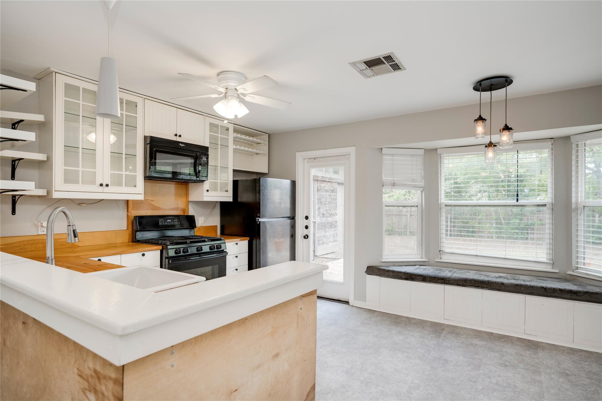 8700 Soho Dr, Austin, TX 78748