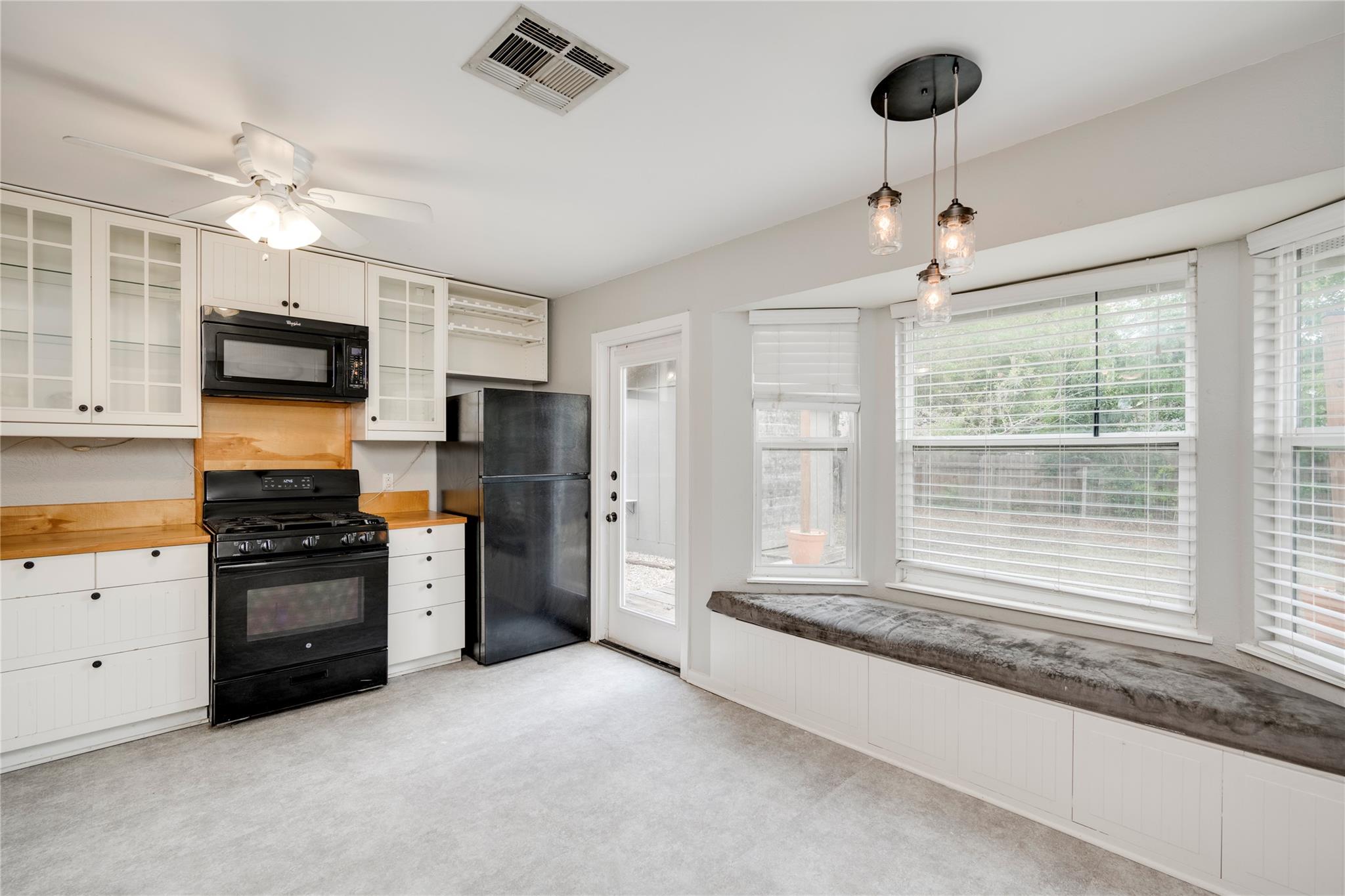 8700 Soho Dr, Austin, TX 78748