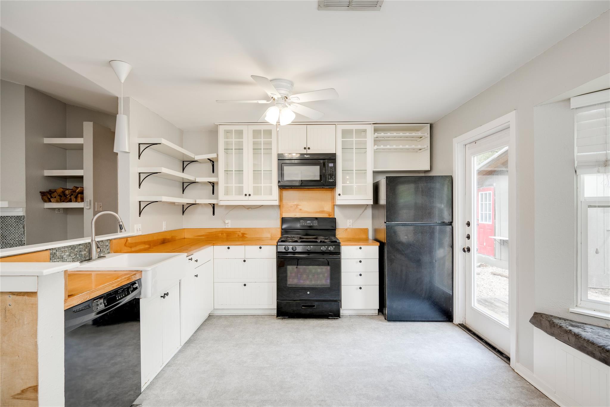 8700 Soho Dr, Austin, TX 78748