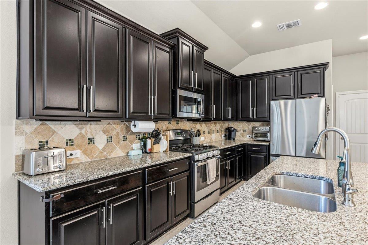 18008 Crimson Apple Way, Pflugerville, TX 78660