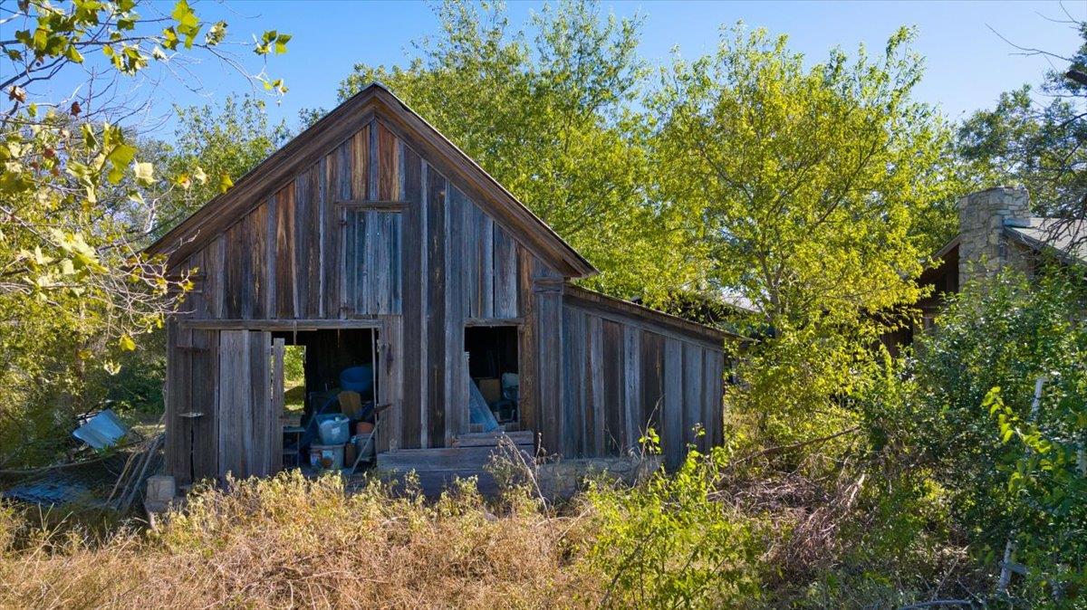 112 Loop 308, Briggs, TX 78608