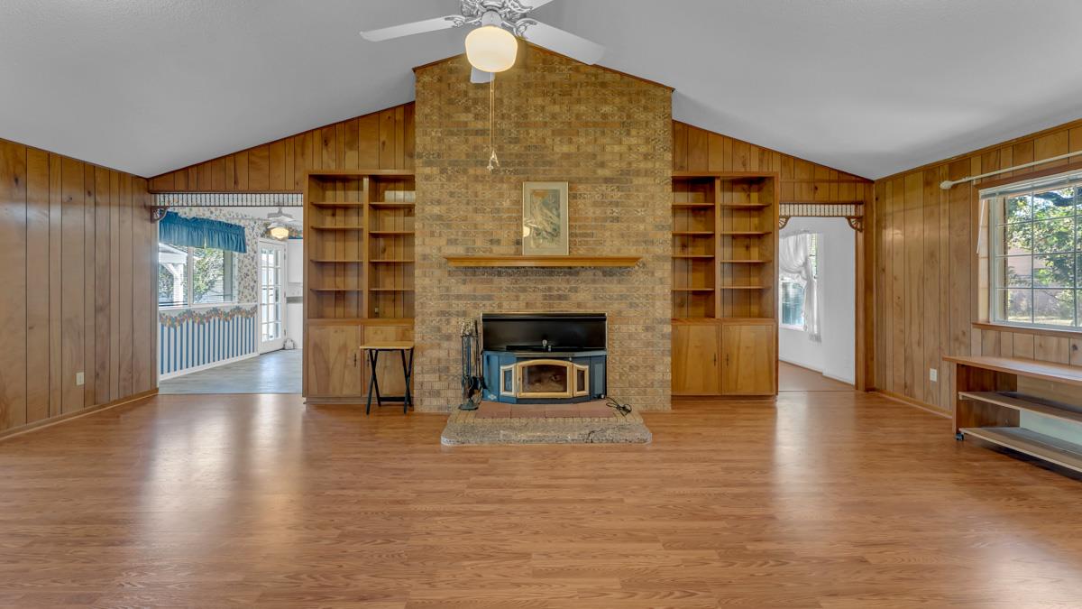 105 Agarita Dr, Burnet, TX 78611