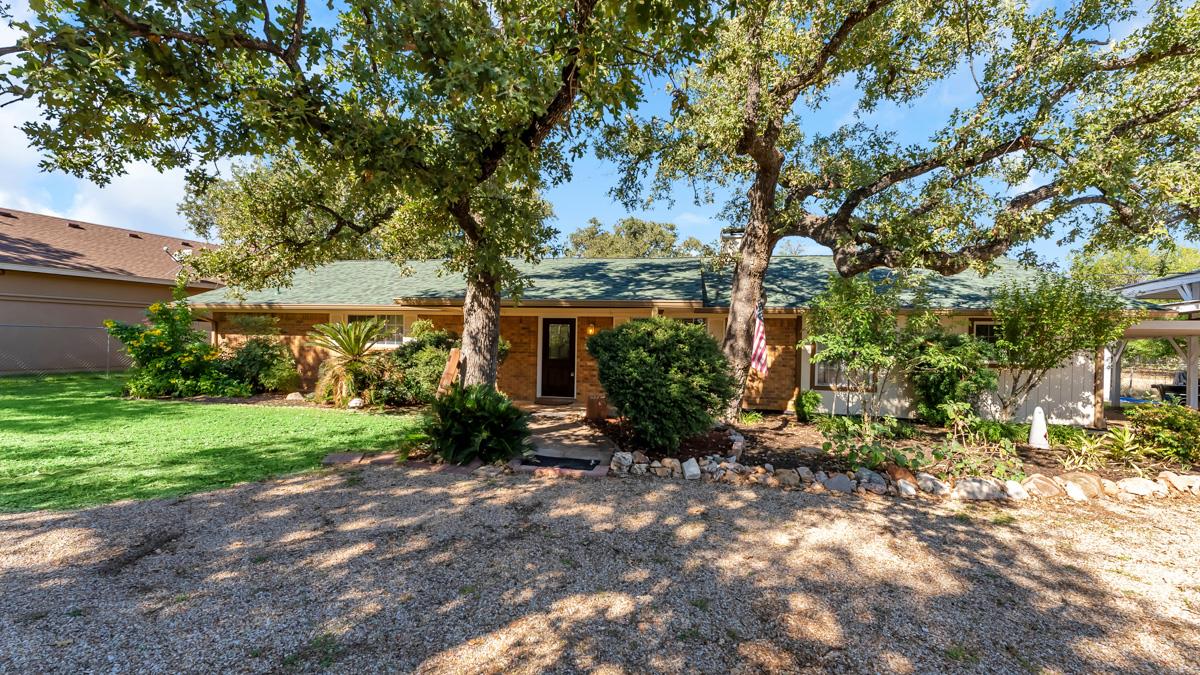 105 Agarita Dr, Burnet, TX 78611
