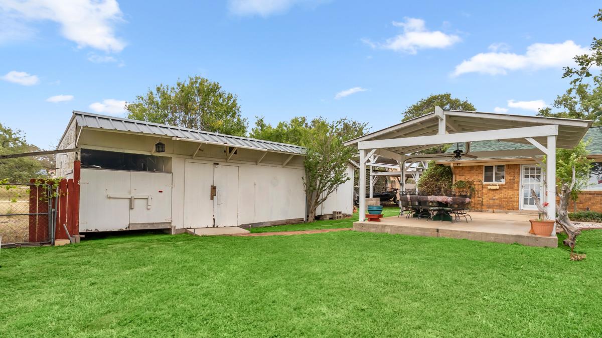 105 Agarita Dr, Burnet, TX 78611