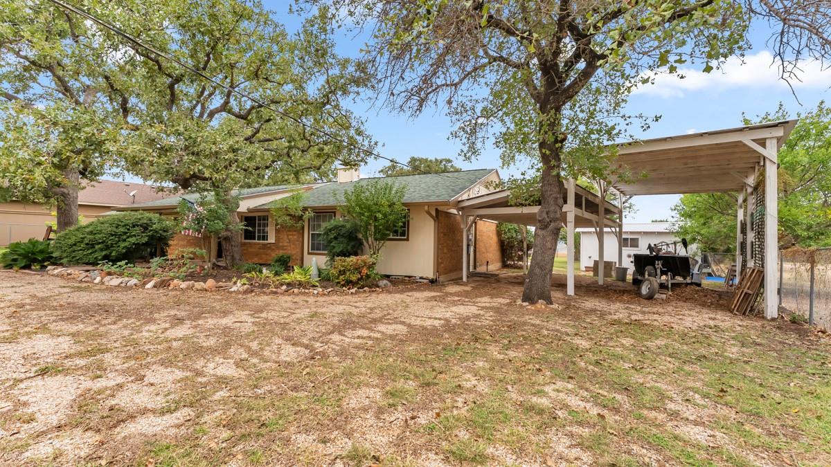 105 Agarita Dr, Burnet, TX 78611