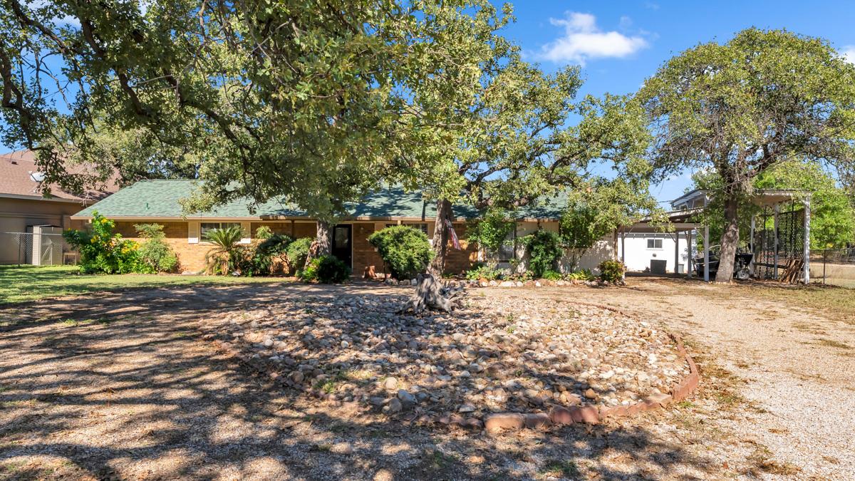 105 Agarita Dr, Burnet, TX 78611