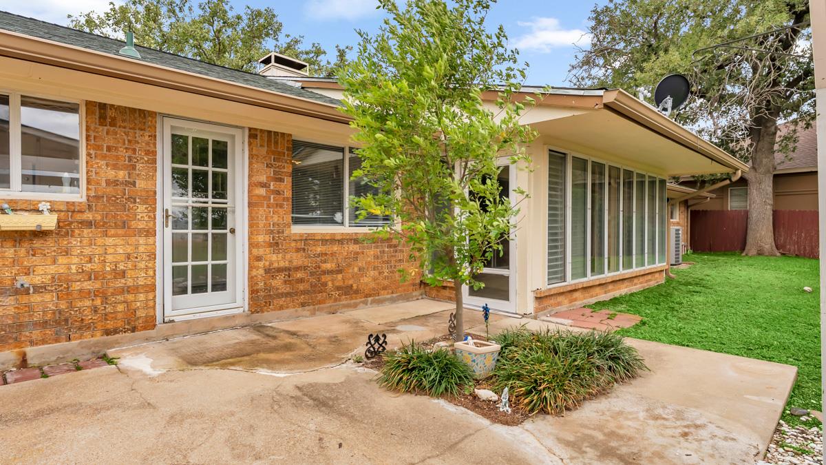 105 Agarita Dr, Burnet, TX 78611