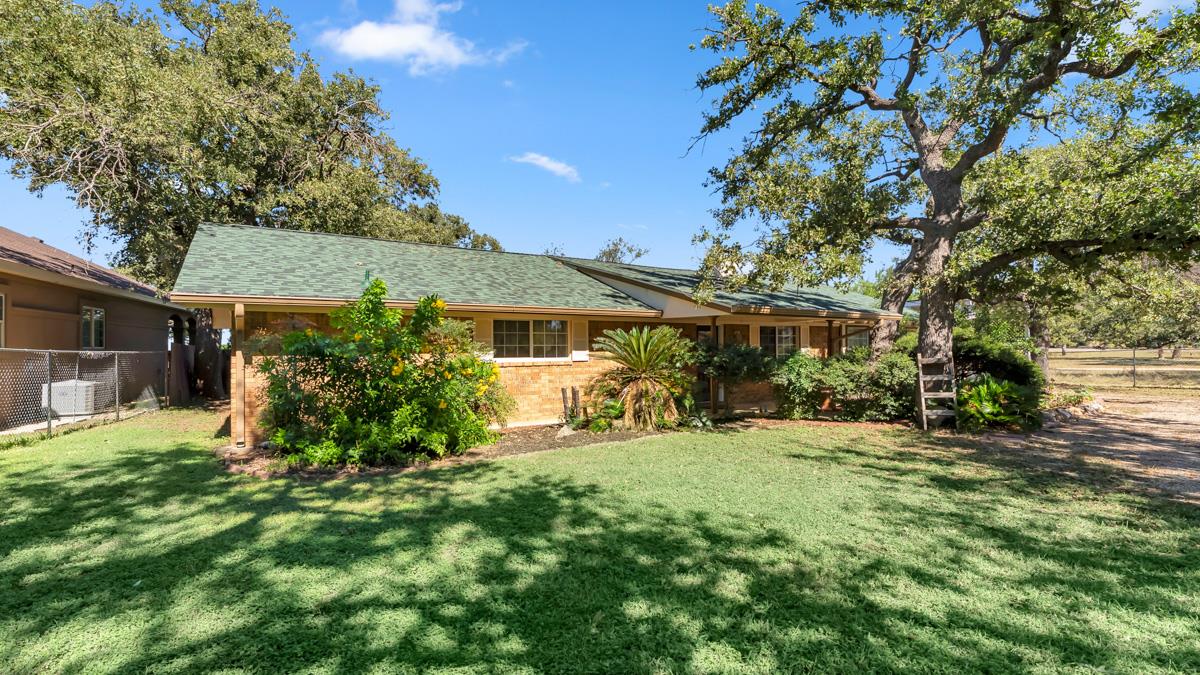 105 Agarita Dr, Burnet, TX 78611