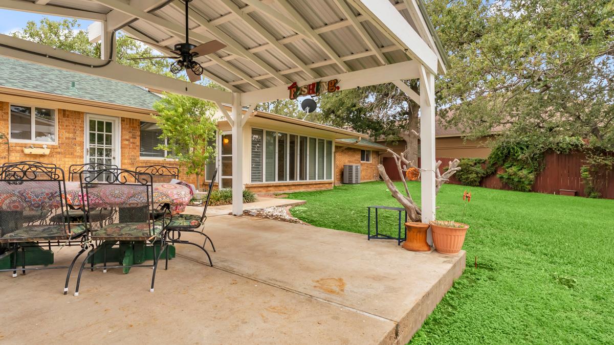 105 Agarita Dr, Burnet, TX 78611