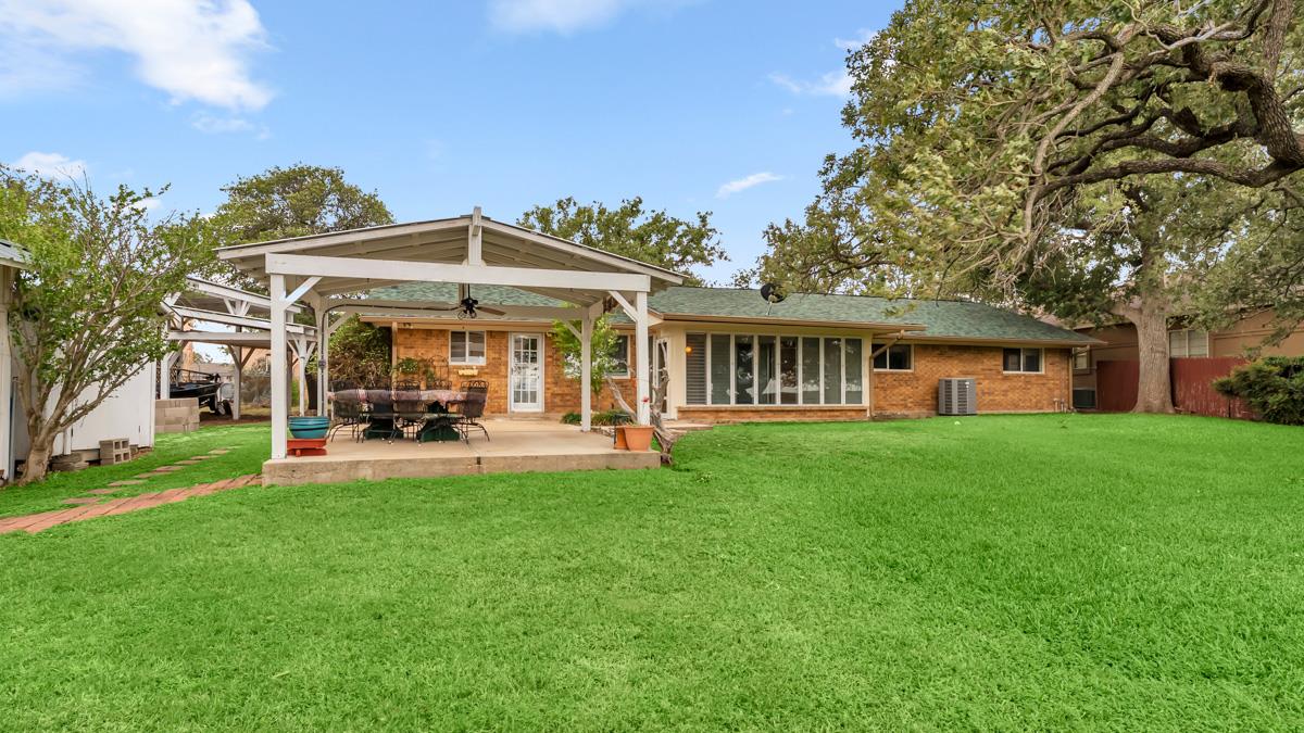 105 Agarita Dr, Burnet, TX 78611