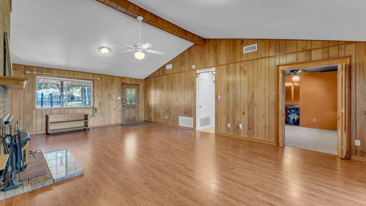 105 Agarita Dr, Burnet, TX 78611