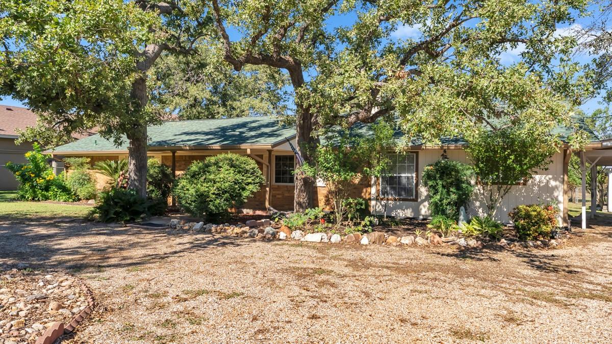 105 Agarita Dr, Burnet, TX 78611