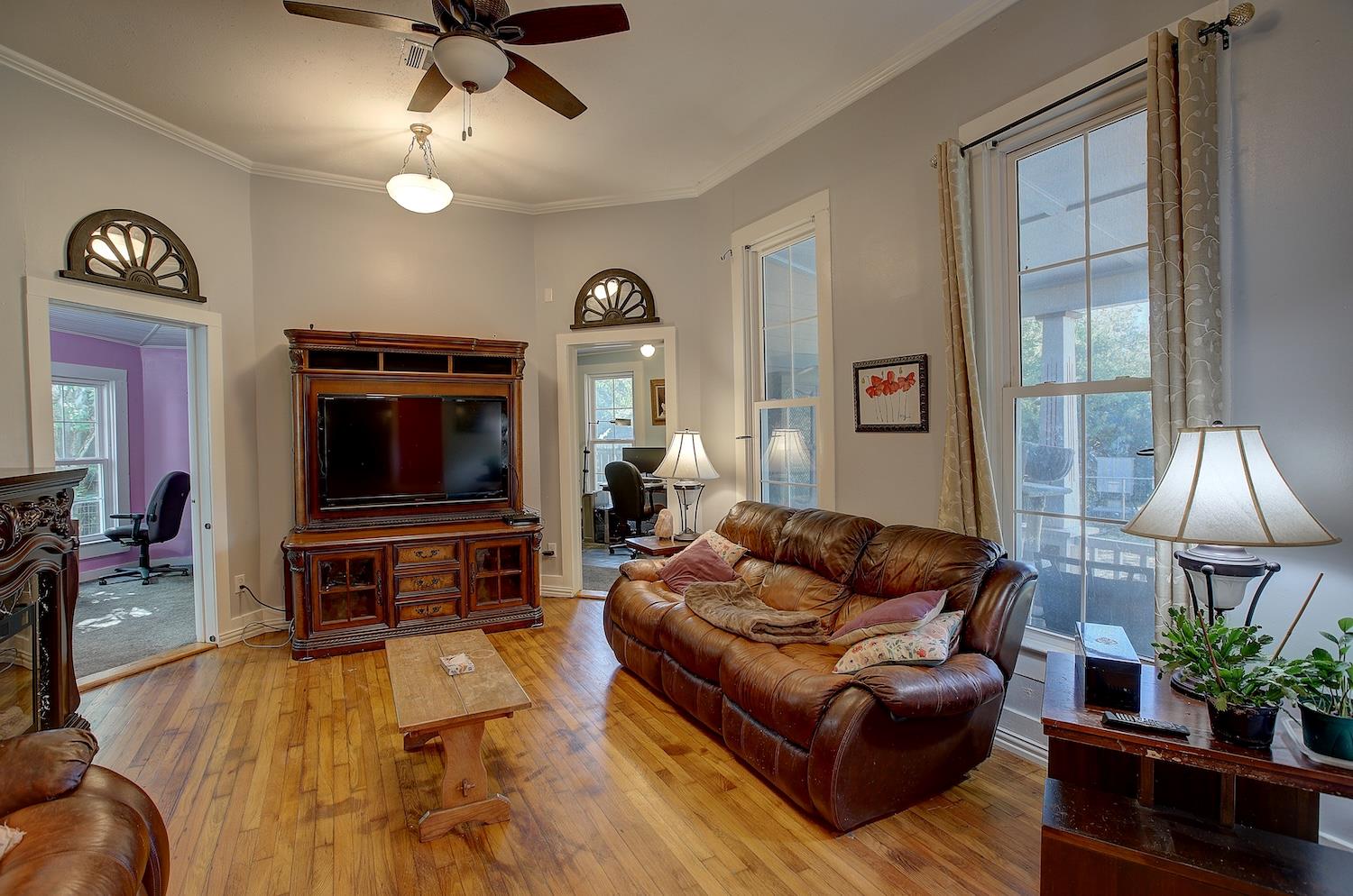 905 S Walnut St, Georgetown, TX 78626