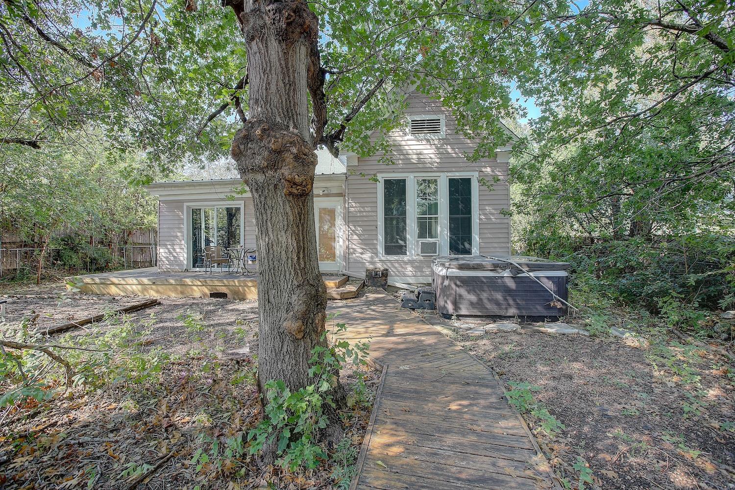 905 S Walnut St, Georgetown, TX 78626