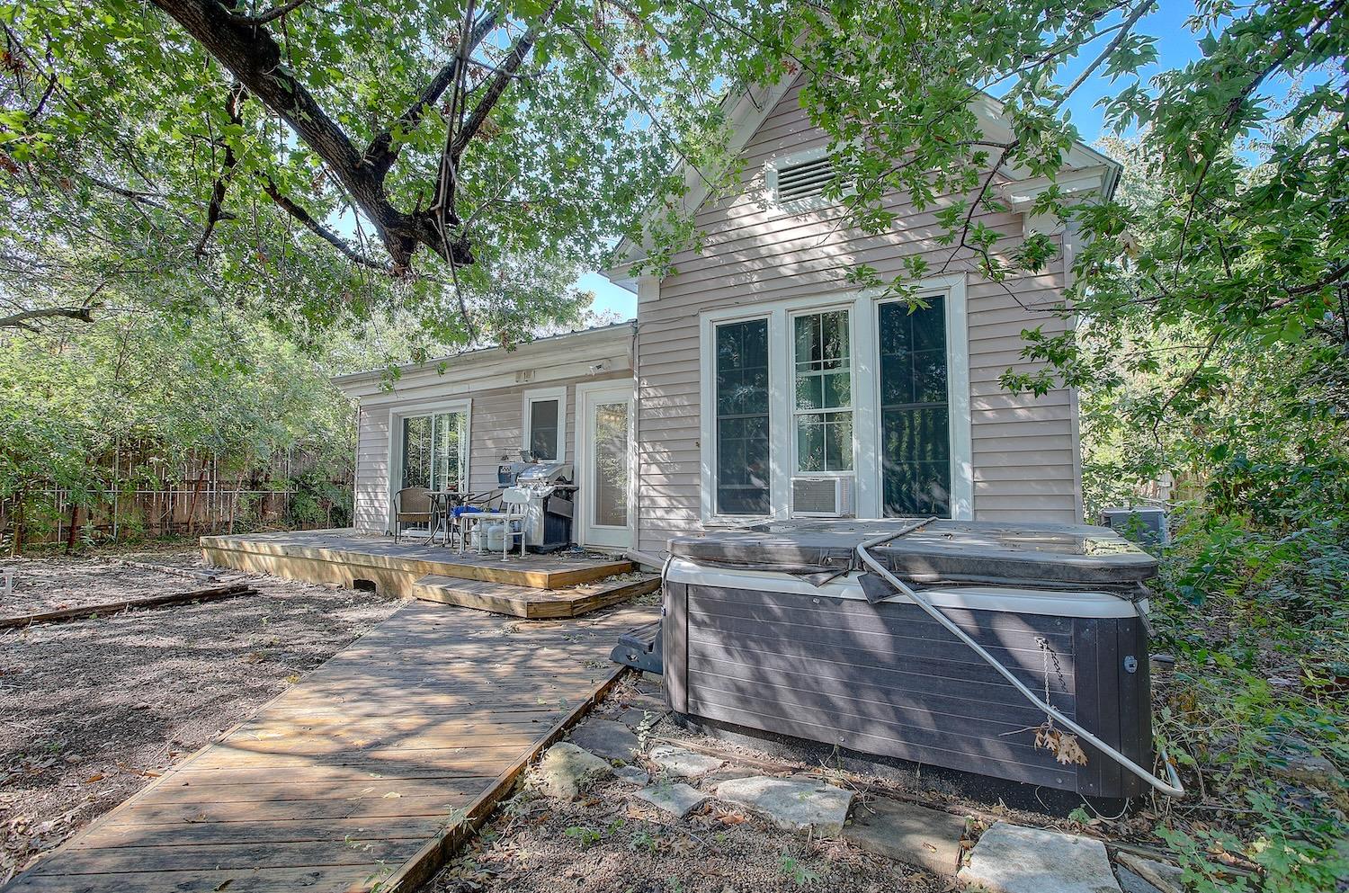 905 S Walnut St, Georgetown, TX 78626