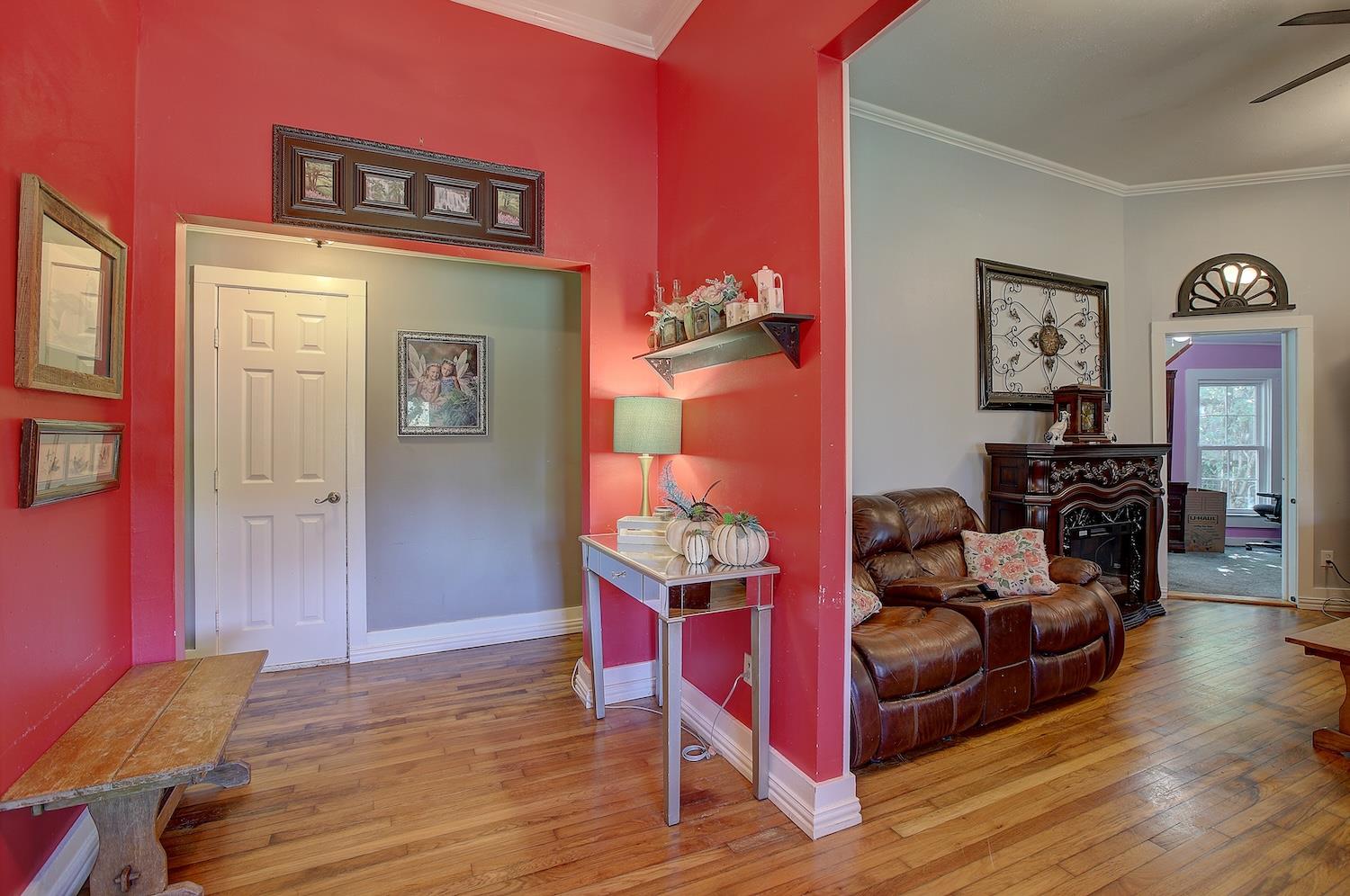 905 S Walnut St, Georgetown, TX 78626