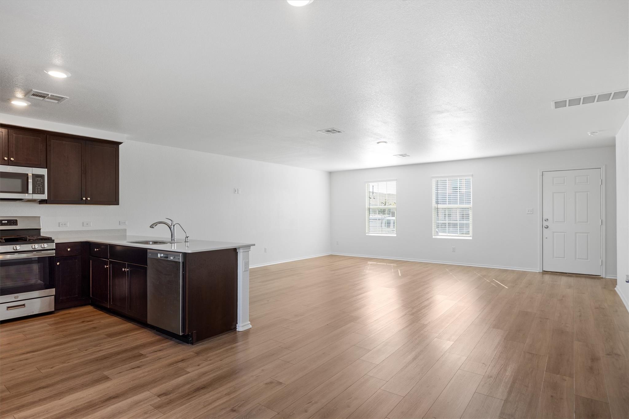 13520 Knights Branch Dr, Elgin, TX 78621