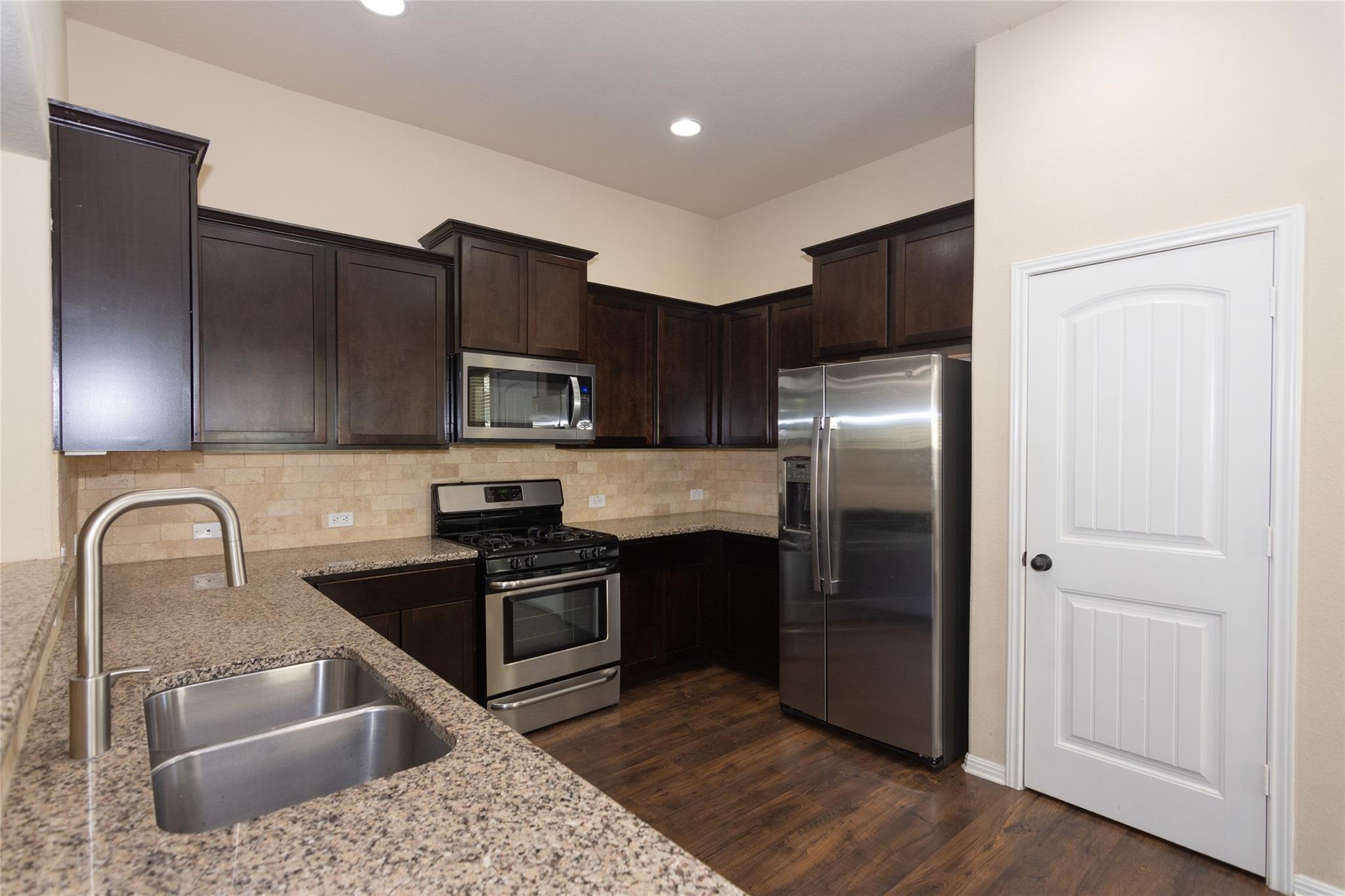 204 Serrano St, Georgetown, TX 78628