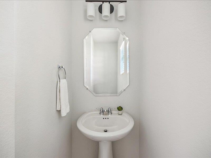 100 Peach Flat Ct, Liberty Hill, TX 78642