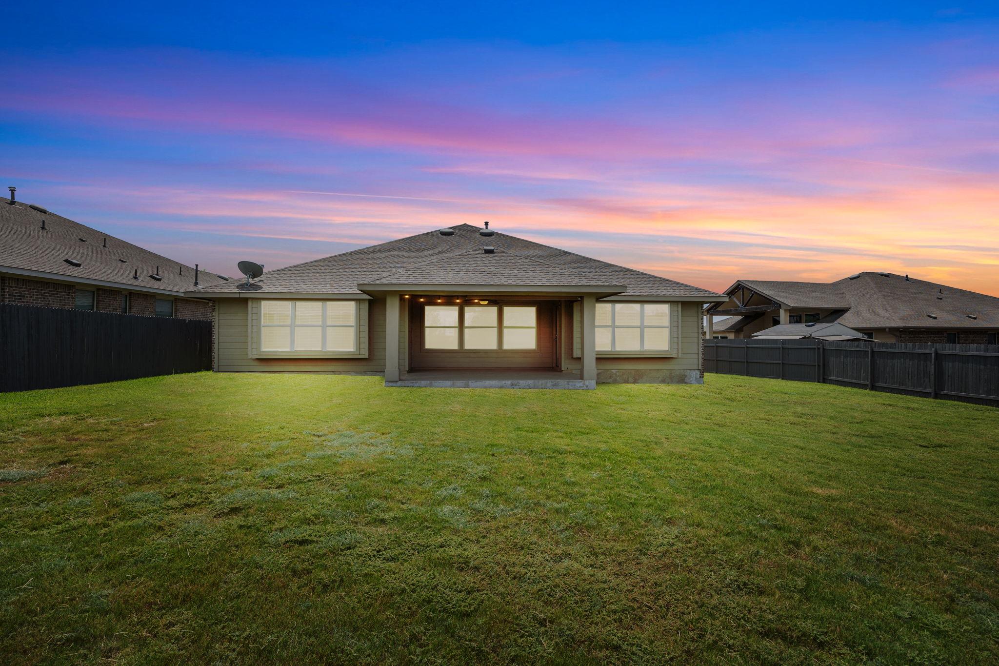 140 W Highfield St, Hutto, TX 78634