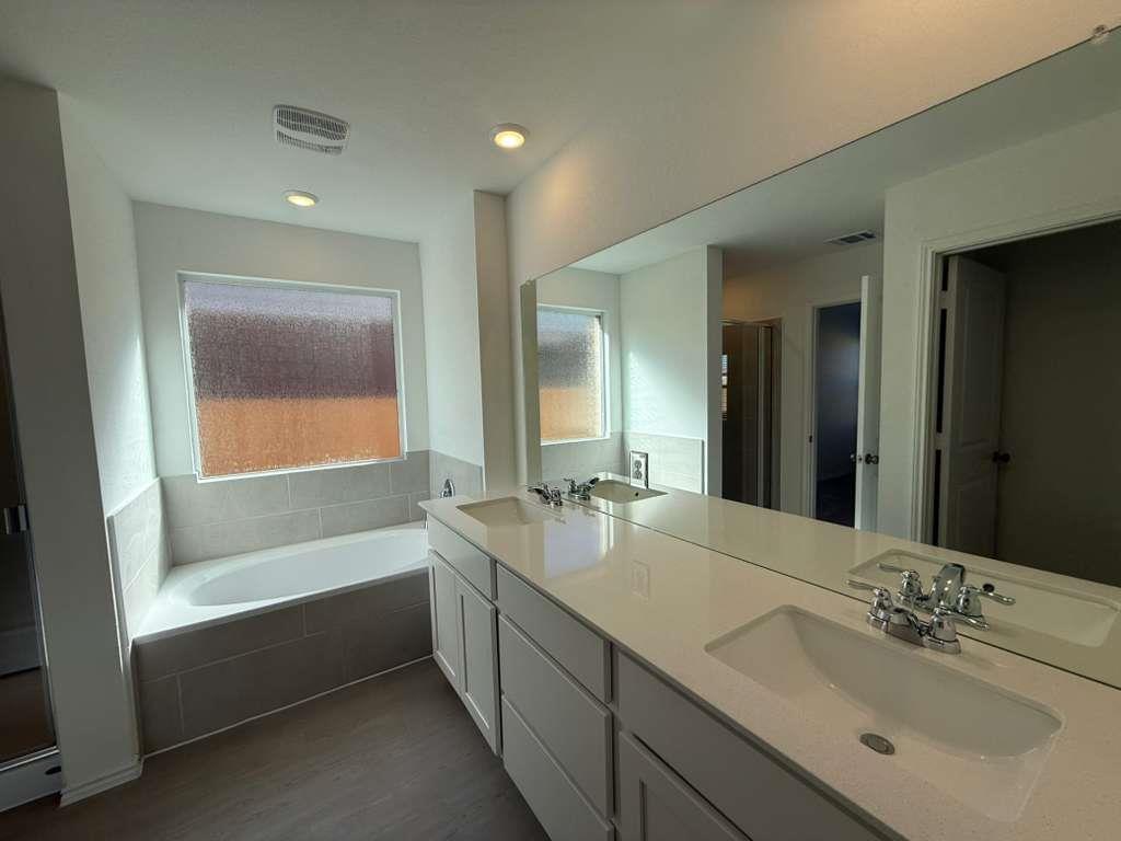 205 Herald Dr, Hutto, TX 78634