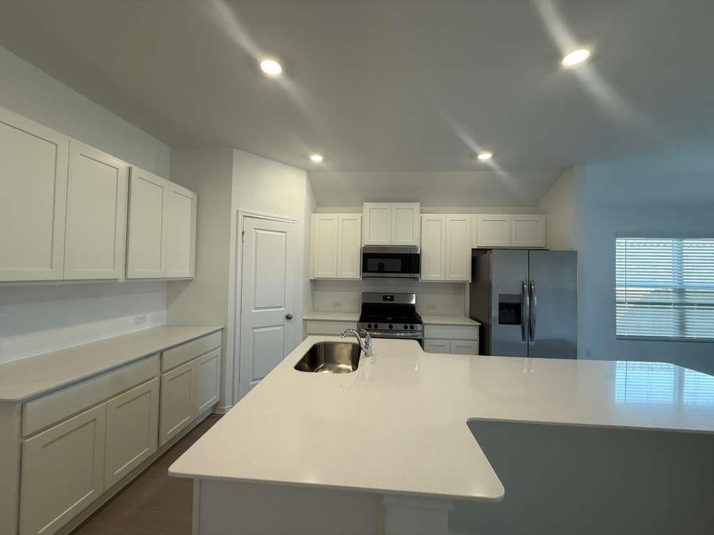 205 Herald Dr, Hutto, TX 78634