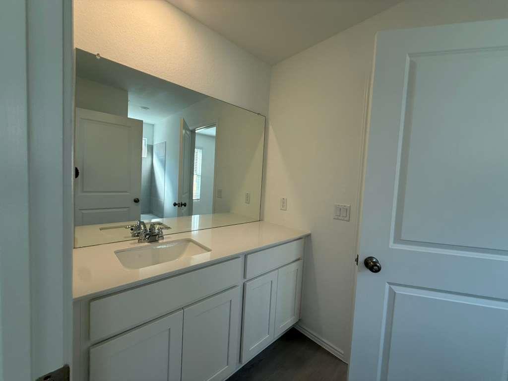 205 Herald Dr, Hutto, TX 78634