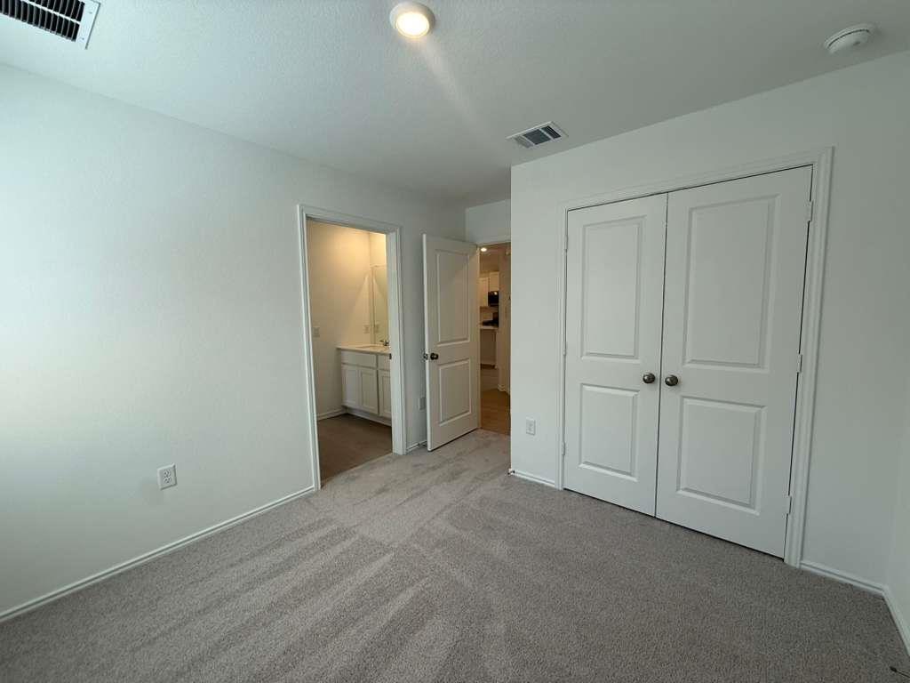 205 Herald Dr, Hutto, TX 78634