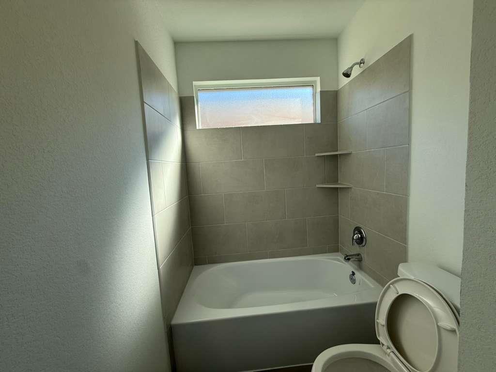 205 Herald Dr, Hutto, TX 78634