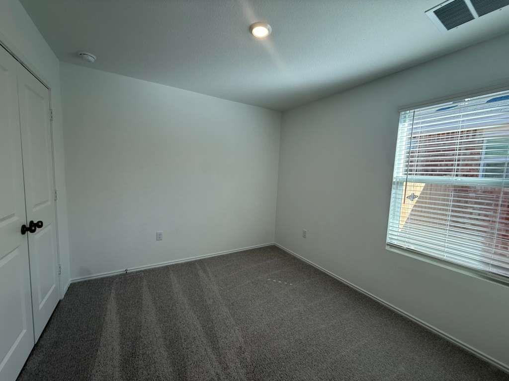 205 Herald Dr, Hutto, TX 78634